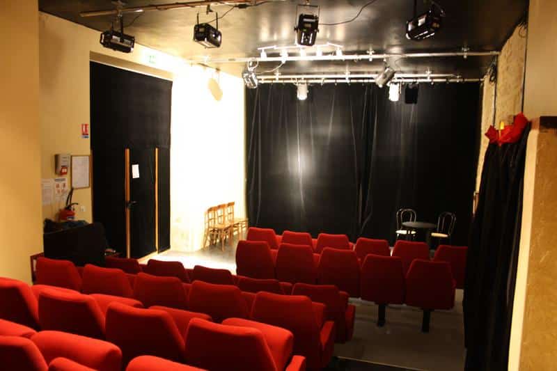 theatre_de_poche_fleur__sarlat_la_caneda_interieur_de_notre_pet_103028060